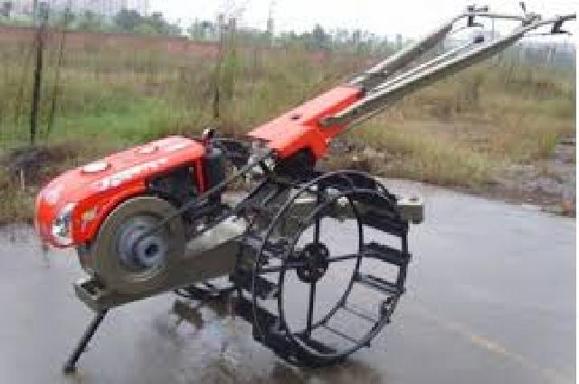 16 Poktan di Inhu Terima Bantuan Mesin Handraktor