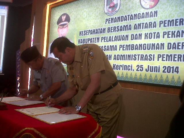 Wako Pekanbaru MoU Tata Batas Daerah Dengan Bupati Pelalawan