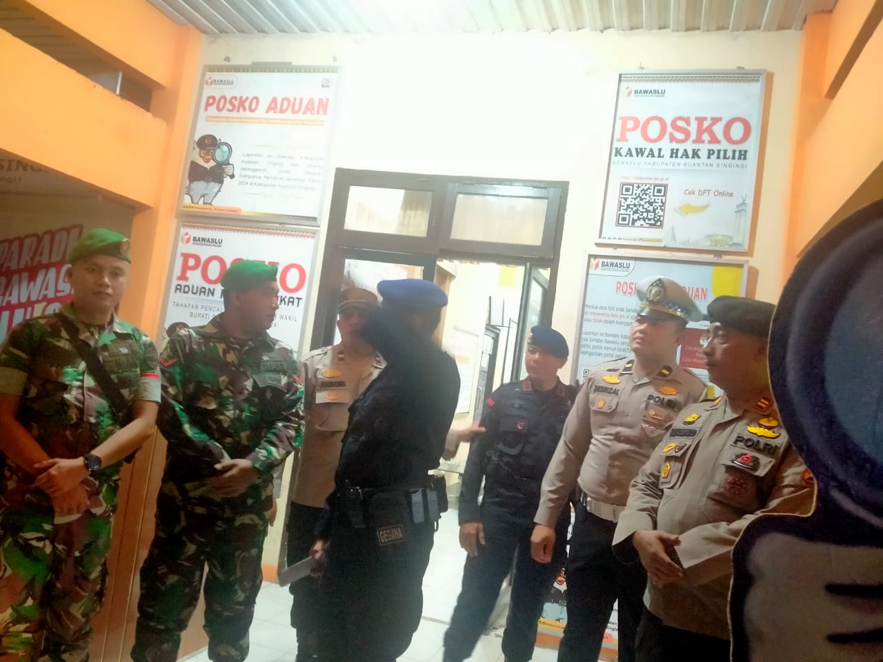 Polres Kuansing Gelar Patroli Gabungan untuk Pastikan Keamanan Kantor Bawaslu Selama Pilkada 2024