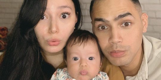 Potret Cantik Menggemaskan Baby Chloe, Anak Dari Pasangan Asmiranda dan Jonas