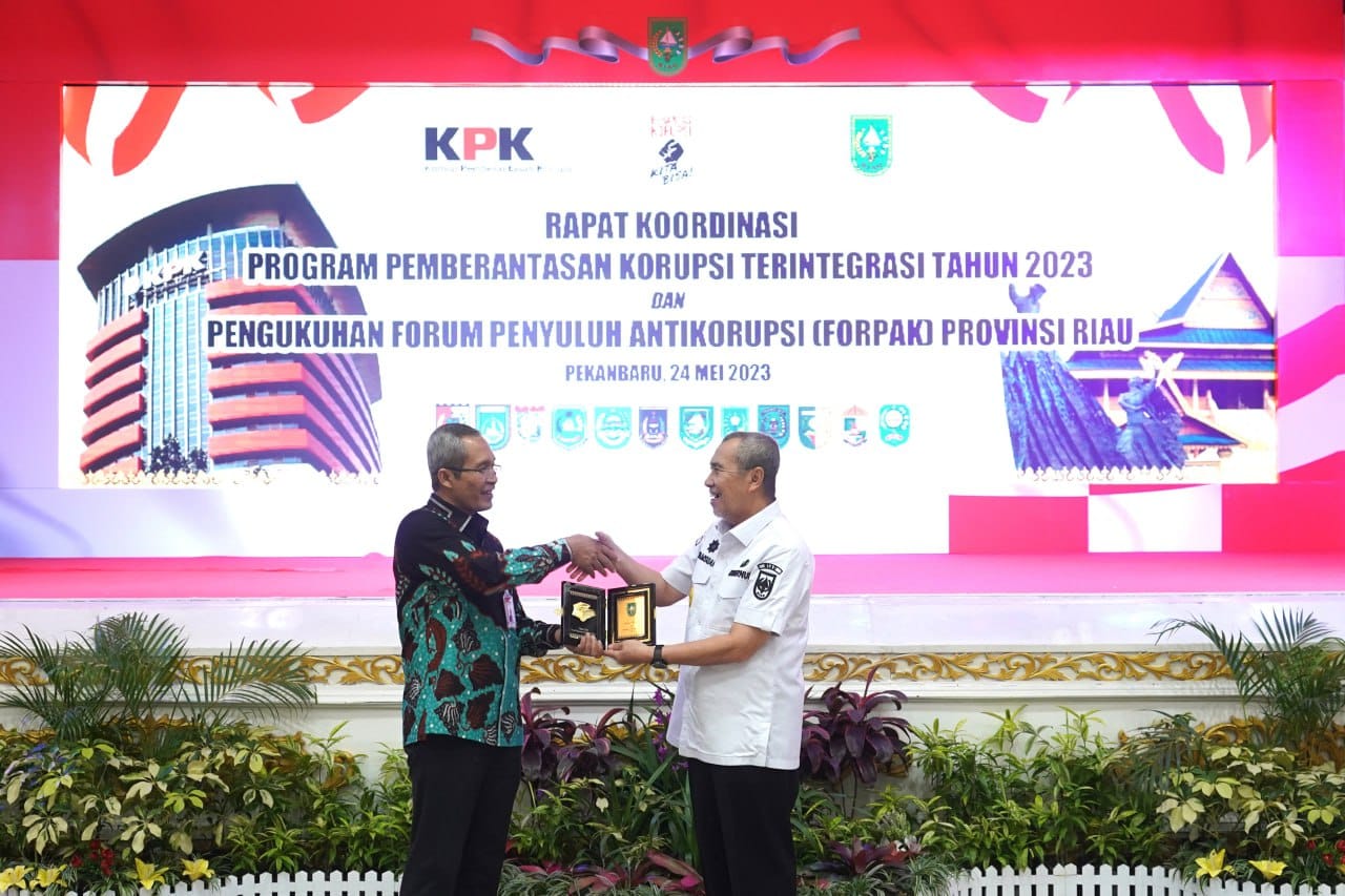 Gubernur Syamsuar Terima 3 Penghargaan dari KPK