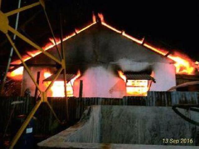 Rumah Warga Jalan Suko Miharjo Rengat Ludes Dilalap Api