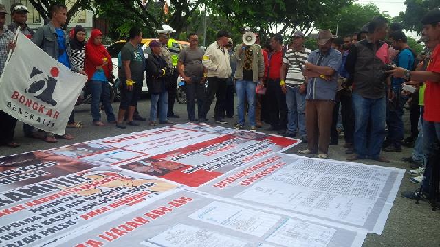 Demo di Polda Riau, Massa Minta Usut Tuntas Kasus Bansos dan Dugaan Ijazah Palsu Bupati Bengkalis