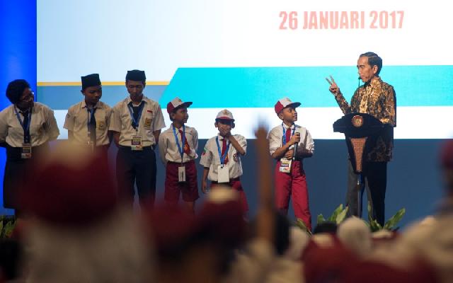 Insiden Ikan Tongkol Bocah SD di Depan Jokowi, Tepok Jidat!