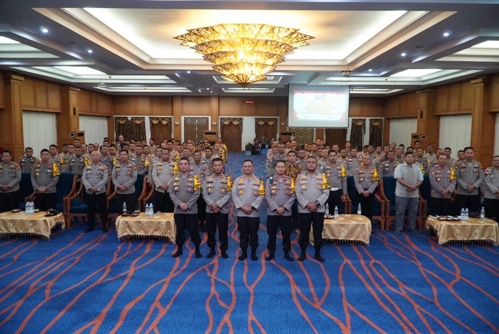 Kapolres Rohul Pimpin Apel Akbar Bhabinkamtibmas, Tekankan Netralitas Polri dalam Pilkada 2024