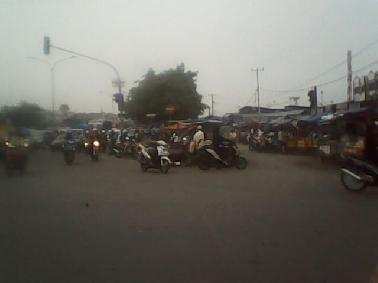 Satu Ruas Jalan Sudah Jadi Pasar, Ruas Kedua Jadi Lahan Parkir Pasar Arengka