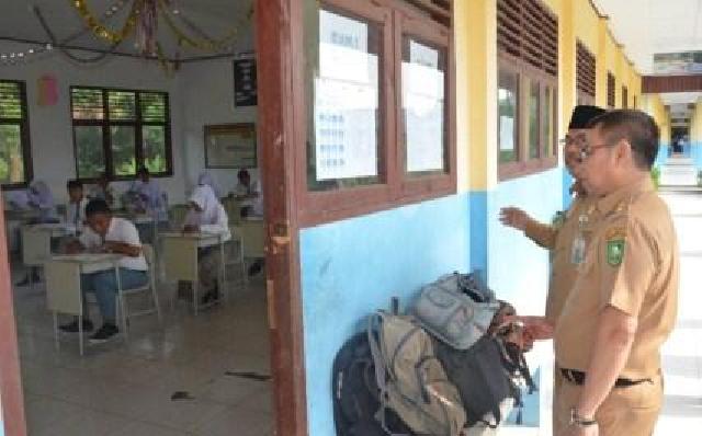 Wabup Bengkalis Tinjau UN di Siak Kecil dan Bukit Batu