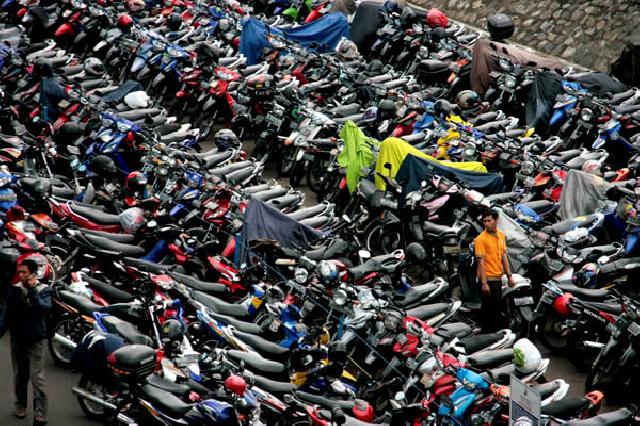 Tarif Parkir Stadion Utama Riau Ilegal