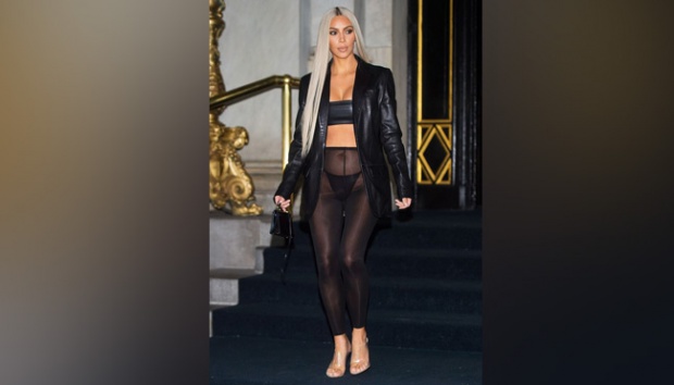 Astaga, Kim Kardashian Pamer Celana Dalam di NYFW  
