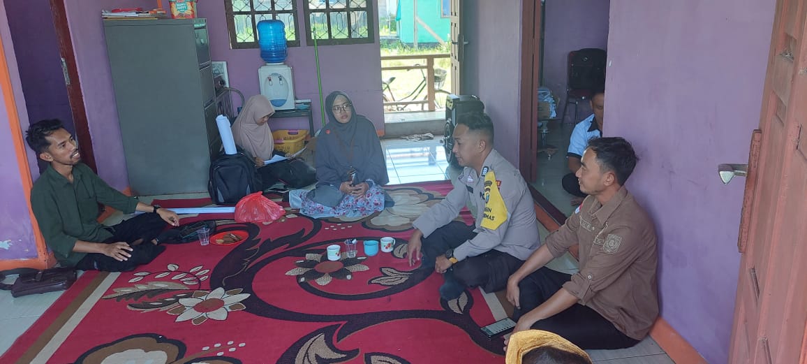 Kunjungan Silaturahmi Polsek Teluk Belengkong ke Desa Tunggal Rahayu Sosialisasi Pemilu Damai 2024