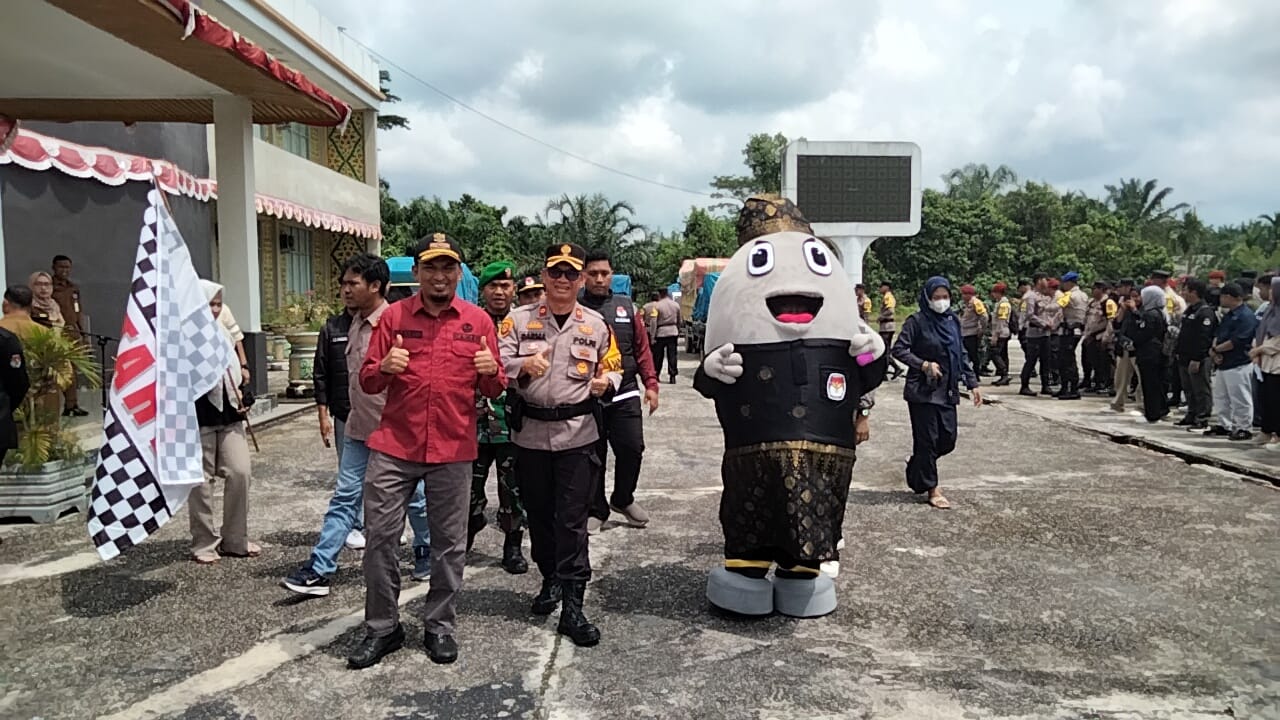 Pelepasan Logistik Pilkada 2024 di Kecamatan Pinggir Berlangsung Meriah dan Kondusif