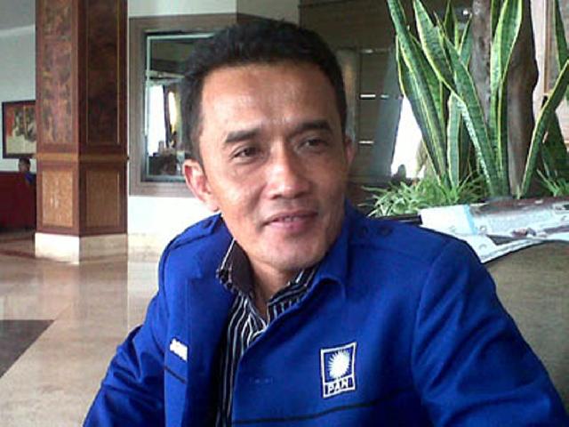 Gedung DPRD Pekanbaru Mewah, Meubeler Tak Ada