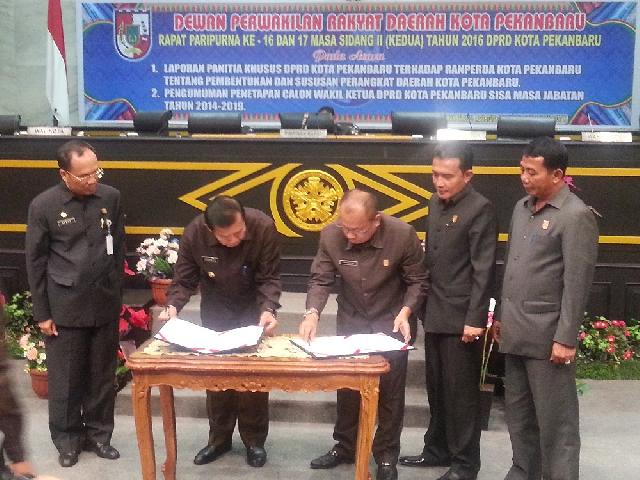 DPRD Sahkan Ranperda Pembentukan Perangkat Daerah Kota Pekanbaru Menjadi Perda