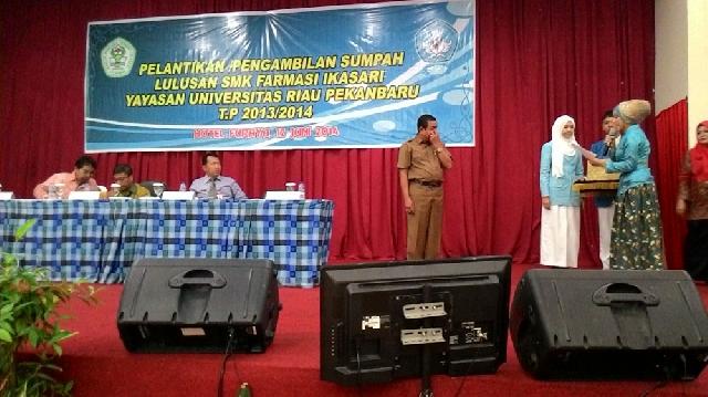 SMKF IKasari Pekanbaru Wisuda 217 Siswa