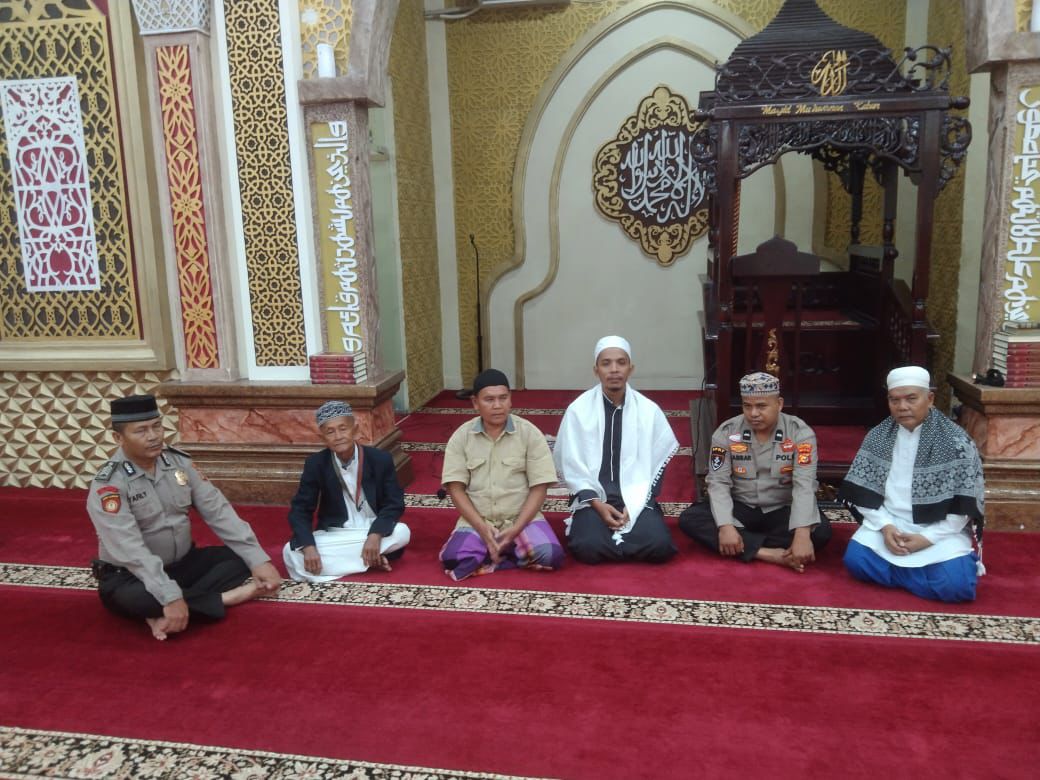 Personel Polsek Kabun Gelar Cooling System dan Sholat Subuh Berjamaah untuk Dukung Pilkada Damai