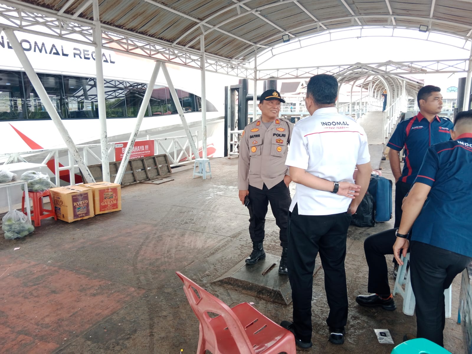 Temui Penumpang di Pelabuhan Dumai, Polisi Sampaikan Pesan Pemilu Damai