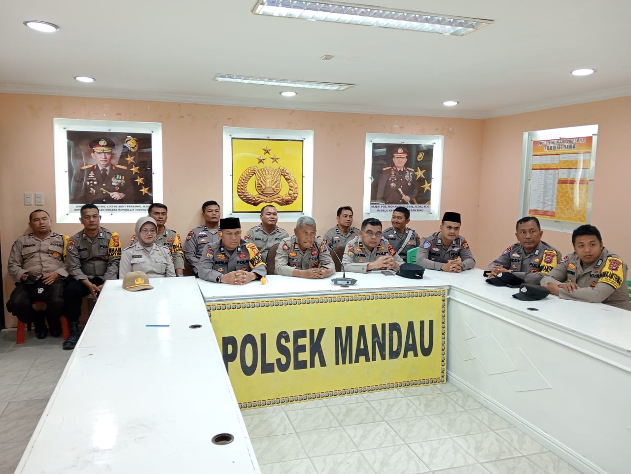Polsek Mandau Perkuat Keimanan Personel Melalui Pembinaan Rohani untuk Operasi Mantap Praja