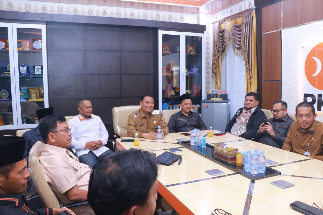 Silaturahmi dengan Pimpinan DPRD, Wawako Pekanbaru Laporkan Soal Jalan Hingga Parkir
