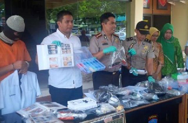 Ternyata Dokter Gadungan yang Ditangkap di Pekanbaru, Belajar Dari Internet