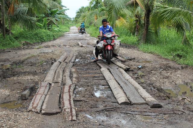 Pemkab Inhil Bertakad Buka Isolasi Darat