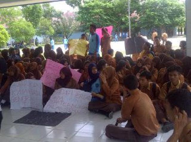 Murid SMAN 3 Pekanbaru Lakukan Aksi Mogok Belajar