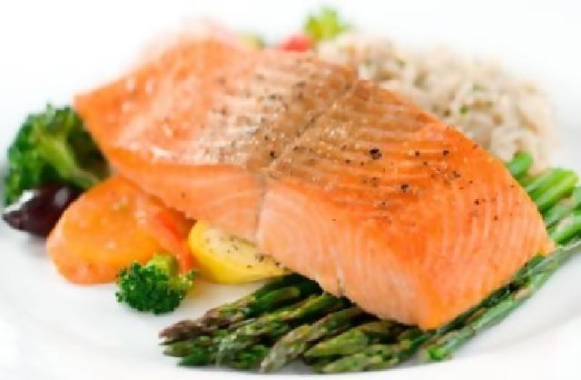 Minyak ikan bisa melawan efek negatif 'junk food'