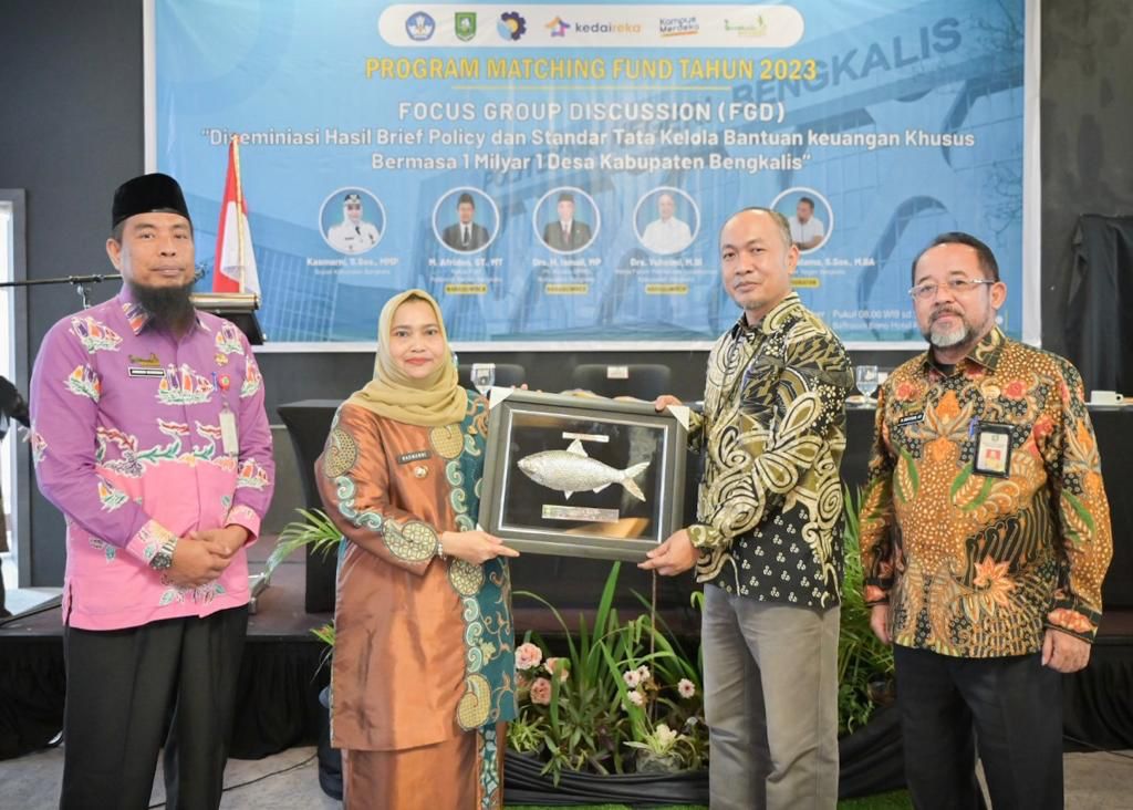 Bupati Kasmarni Dorong Penggunaan Dana Bantuan 1 Miliar Per Desa