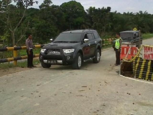 Jalan APBN di Kabupaten Siak Banyak yang Rusak