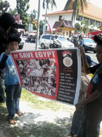 Anak-anak Usia 5 Tahun di Riau Turun ke Jalan Bela Mesir