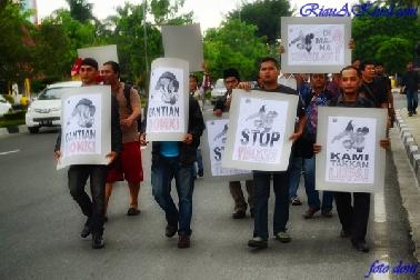 Puluhan Wartawan Se-Riau Lakukan Aksi Perotes 