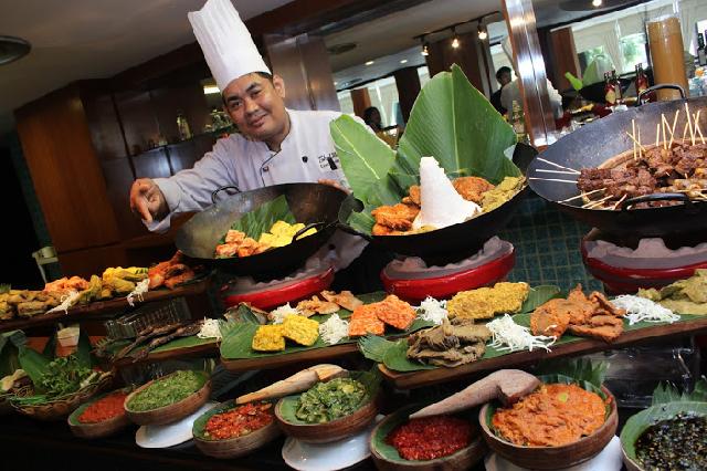 Makan Siang Nikmat dan Hemat di Kedai Mamak Henri Hotel ibis Pekanbaru  