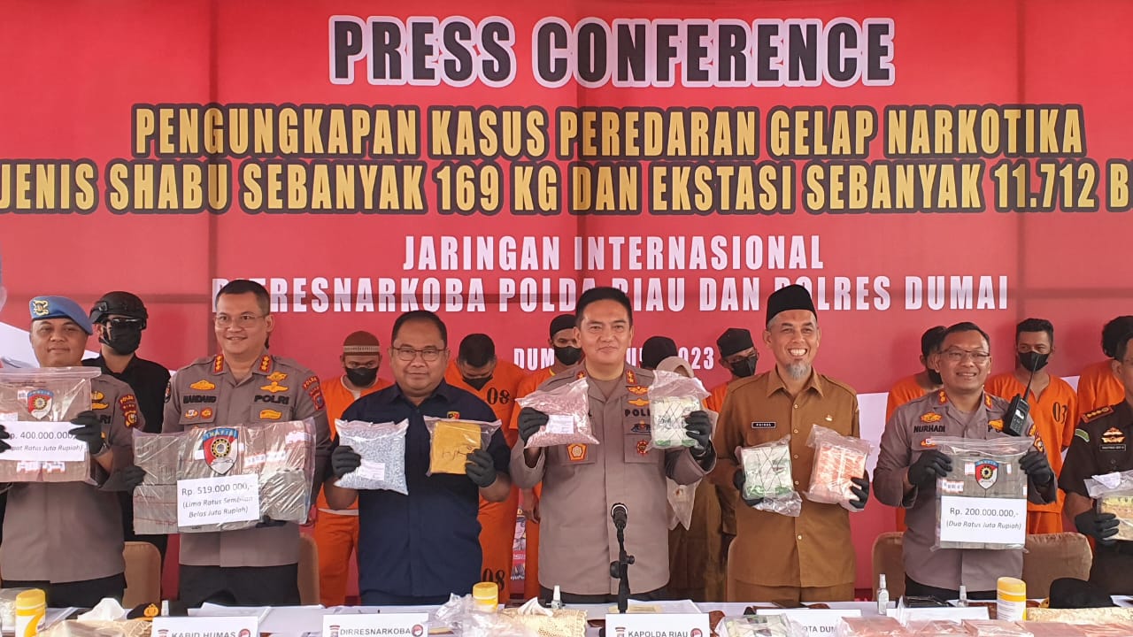 Polisi Ditabrak Bandar Narkoba di Dumai saat Ungkap Sabu 124,9 Kilogram