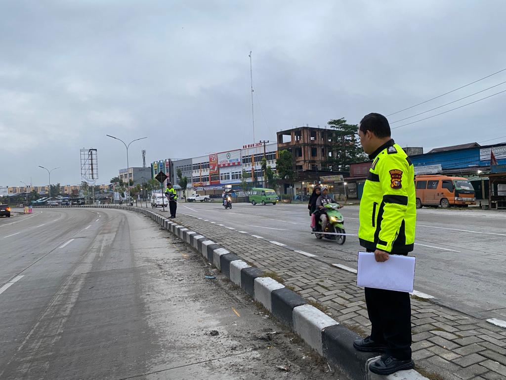 Tabrak Lari, Pemotor Tewas Ditempat Usai Diseruduk Truk di HR Soebrantas