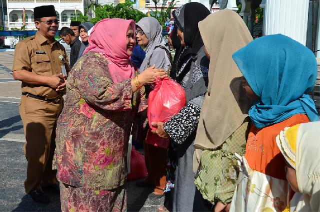 Tim PKK Bekerjasama Bank Kepri dan Bank BRI Bengkalis Beri bantuan Kaum Dhuafa
