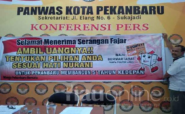 Pasang Spanduk Provokatif Pimpinan Ranting Partai Hanura Rumbai Diamankan Panwas