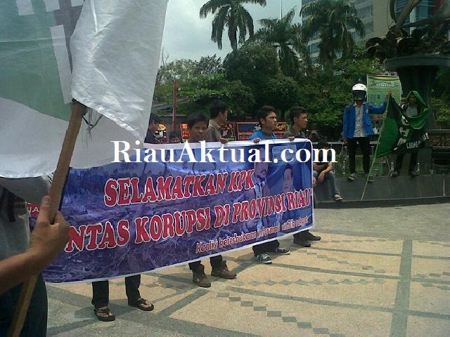 Minta KPK Usut Kasus Burhanudin dan Lukman Abas