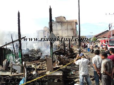 22 Unit Toko Kelontong Dilalap Si Jago Merah, Kerugian Rp3 M Lebih