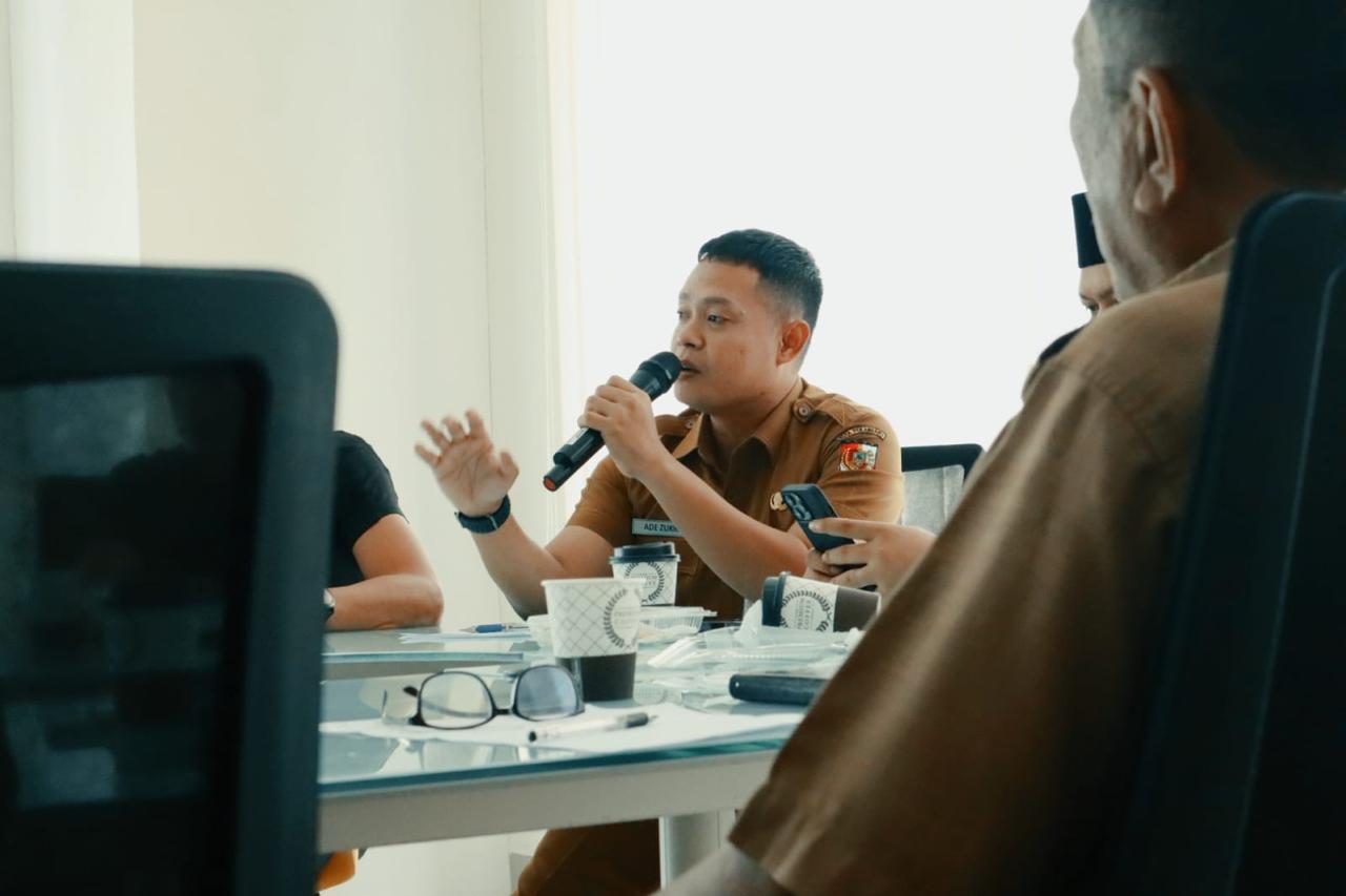 Ade Zukri Saputra dan Jajaran Dispora Kota Pekanbaru Bahas Program Peningkatan Prestasi Olahraga