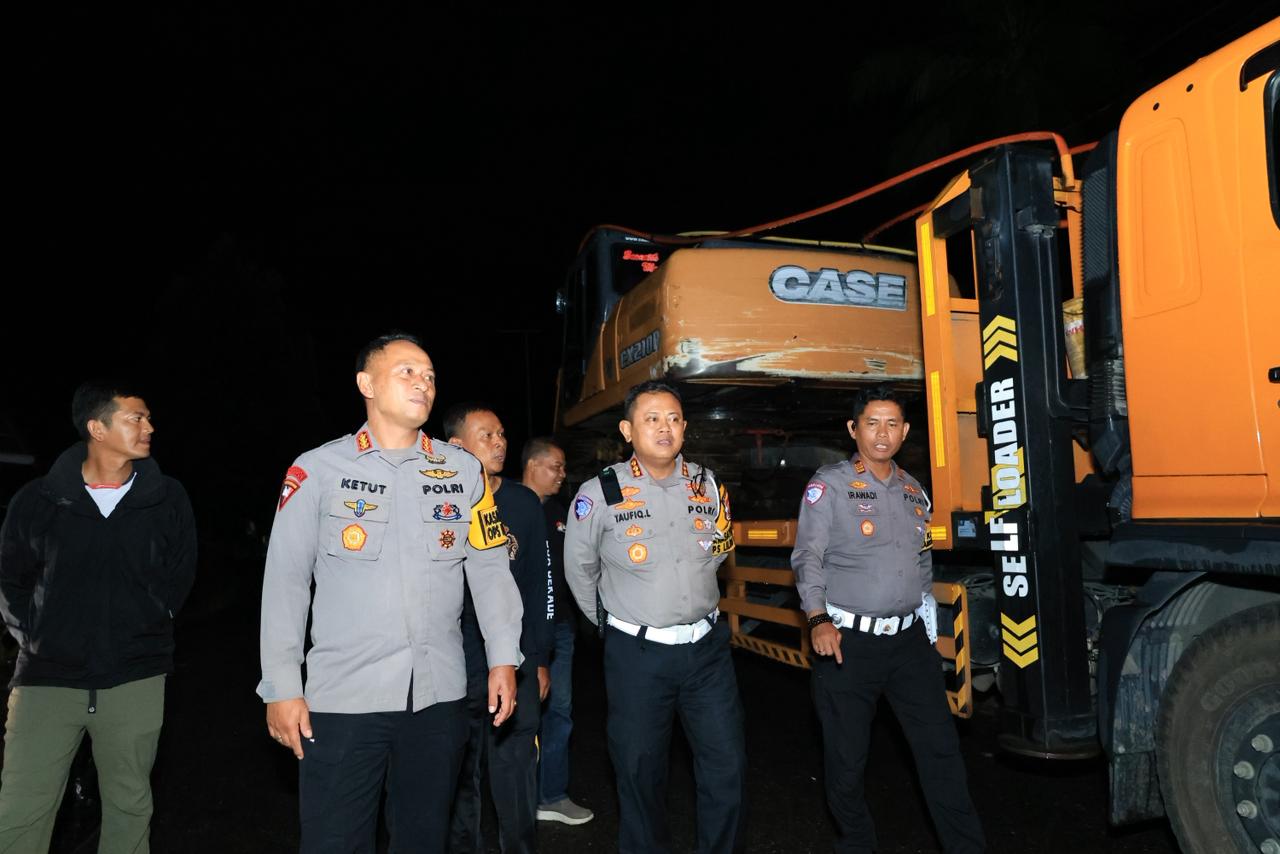 Solidaritas Antarwilayah, Polda Riau Bantu Pemulihan Banjir di Agam Sumbar