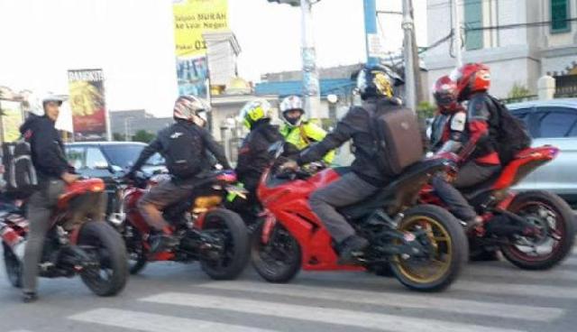 Ingin Tahu Biaya Servis Rutin Motor Sport ?