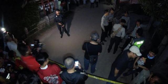 Warga dievakuasi 100 meter lebih saat bom di Bekasi diledakkan