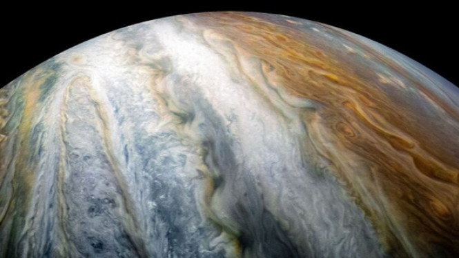 Awan Warna-warni Jupiter hanya Ada di Kulit Luar Saja