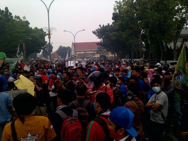 Masyarakat Riau Tuntut Pemerintah Bertanggung Jawab Tangani Asap