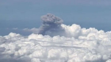 Video Detik-detik Dahsyatnya Letusan Merapi dari Langit