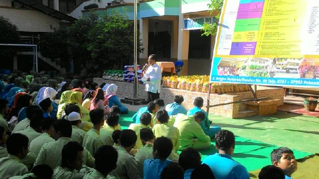 SMK PGRI Pekanbaru Santuni Anak Yatim dan Fakir Miskin