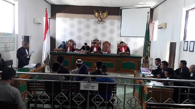 Sidang Ditunda, Enam Terdakwa Penganiayaan di Meranti Dituntut Tujuh Tahun Penjara