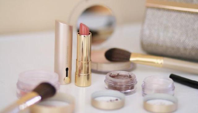 Bahayakah Lipstik Dipakai Sebagai Eyeshadow?