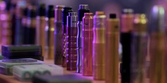 Rokok Elektrik Tingkatkan Risiko Terjangkit COVID-19 ?