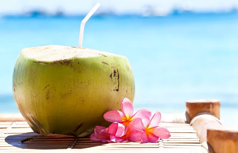 Benarkah Air Kelapa Hijau untuk Mengobati Covid-19? Ini Penjelasan Dokter Gizi