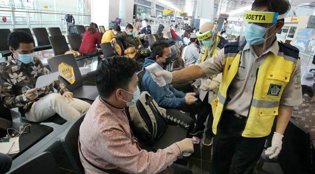 Waduh! 40 Penumpang di Bandara Soetta Positif Corona, Langsung Dibawa ke Wisma Atlet